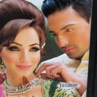 Werbeplakat Asian Bride mit Paanflecken