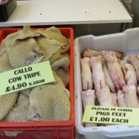 Kutteln und Schweinefüße auf dem Brixton Market in London