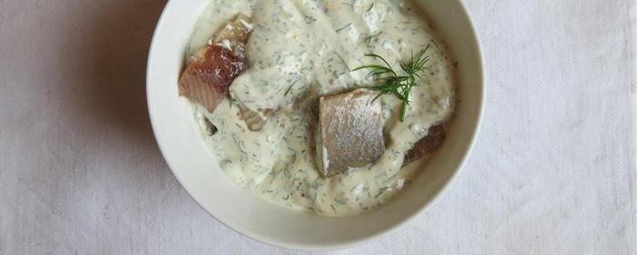 Heiligabendtraditionen und Hering in Senf-Dill-Sauce