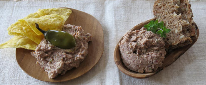 Brotaufstrich des Monats Juni: Zweifache Bohnen-Räuchertofu-Creme