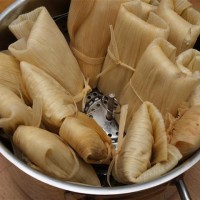 Tamales 6: Tamales im Dämpfeinsatz des Kochtopfs