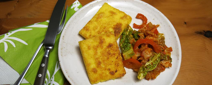 Knusprig und weich, sanft und würzig: Käsepolenta mit rauchigem Paprika ...