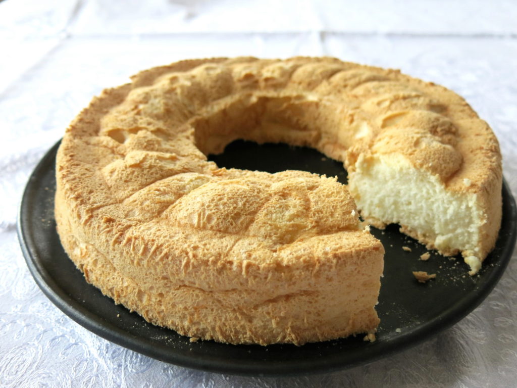 Angel Food Cake im Ganzen