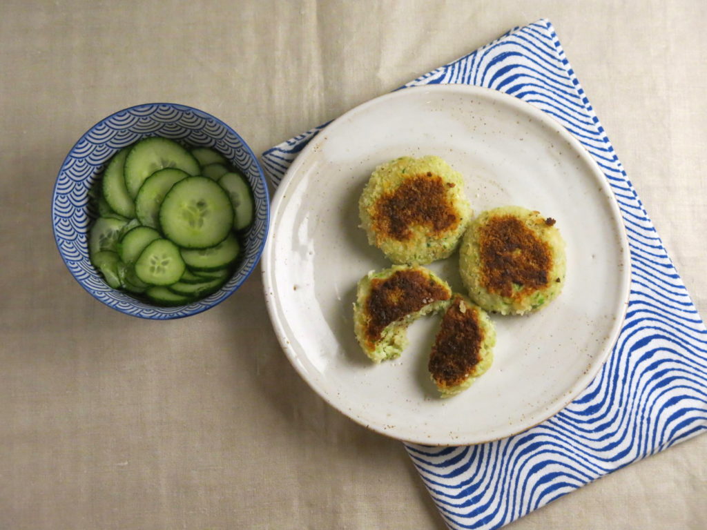 Resteverwertung Fisch: Asiatische Fischfrikadellen mit Gurkensalat