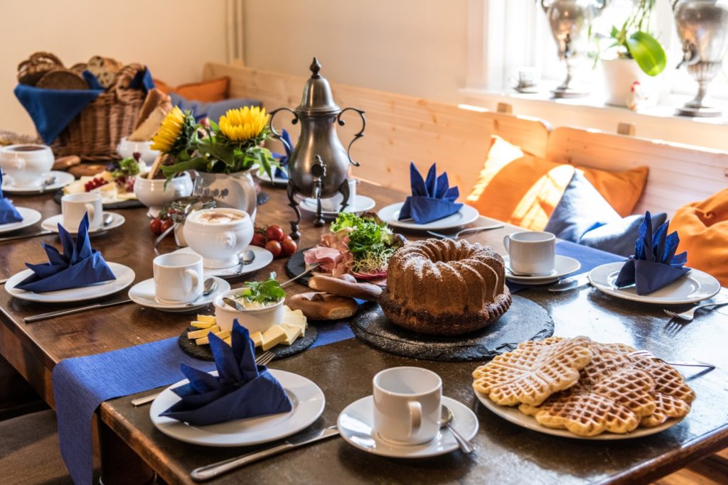 Bergische Kaffeetafel: „Koffeedrenken met allem Dröm un Draan ...