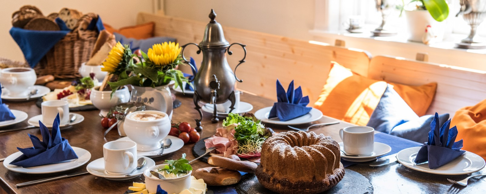 Bergische Kaffeetafel: „Koffeedrenken met allem Dröm un Draan ...