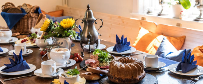 Bergische Kaffeetafel: „Koffeedrenken met allem Dröm un Draan“