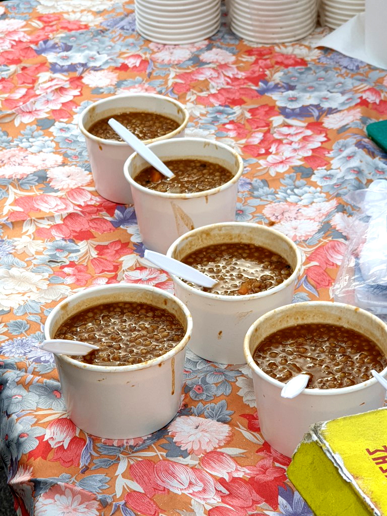 Linsensuppe bei der Social Kitchen O Allos Anthropos