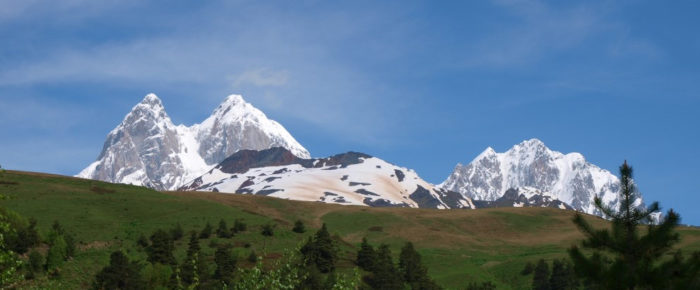 Der Geschmack von Georgien und Rezept für Wildkräuter-Walnuss-Paste (Pchali)